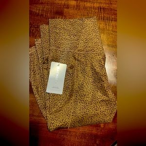 Athleta Salutation Stash 7/8 tights